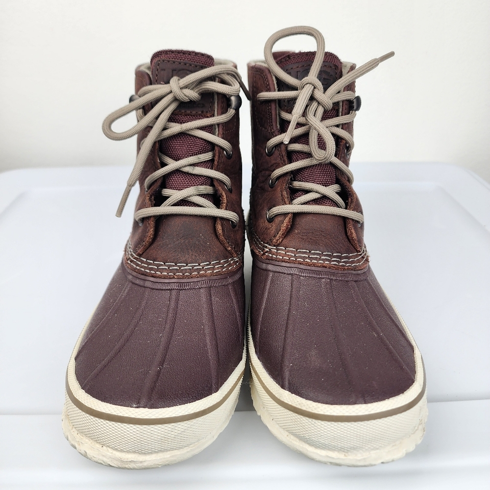 UGG Waterproof Leather Duck Boot Burgundy Men Size 7.5 - Picture 2 of 13